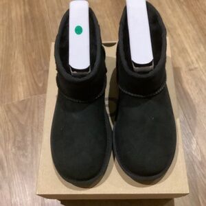UGGS Kids Classic Mini II Black Size 1